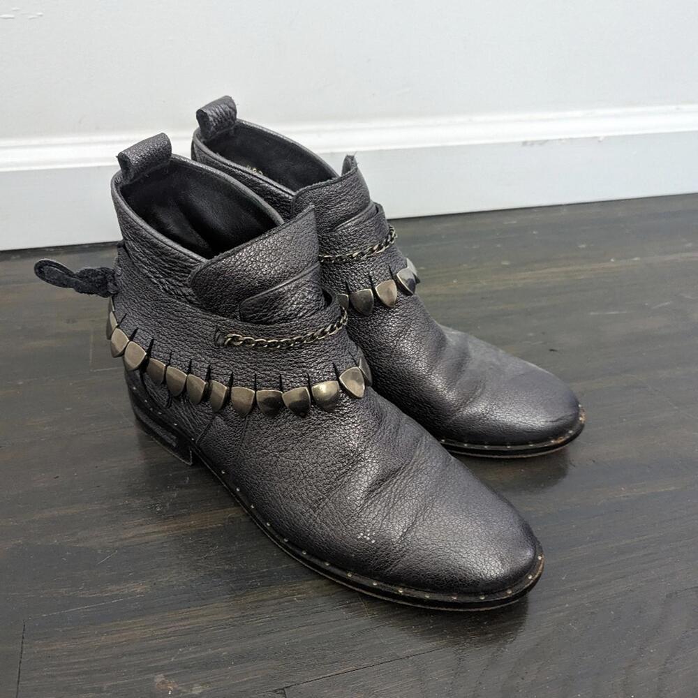 Freda Salvador metallic silver leather Star ankle boots